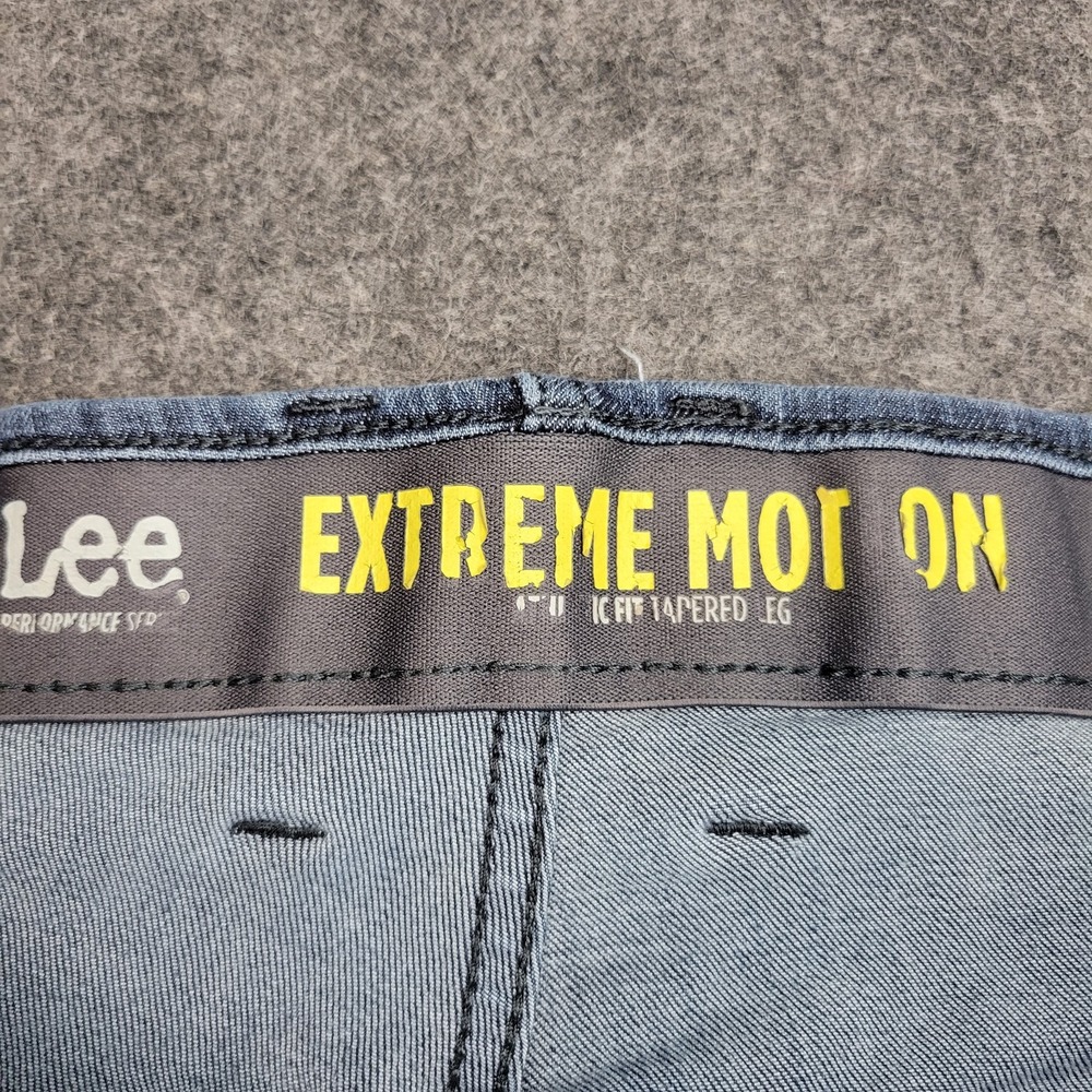 Lee Jeans Mens 44x32 Extreme Motion Straight Fit Tapered Leg Stretch Preppy - Picture 7 of 12
